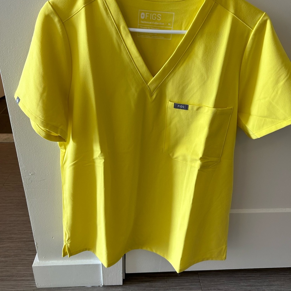 Figs Lifesaver Yellow NWOT Set Size Med